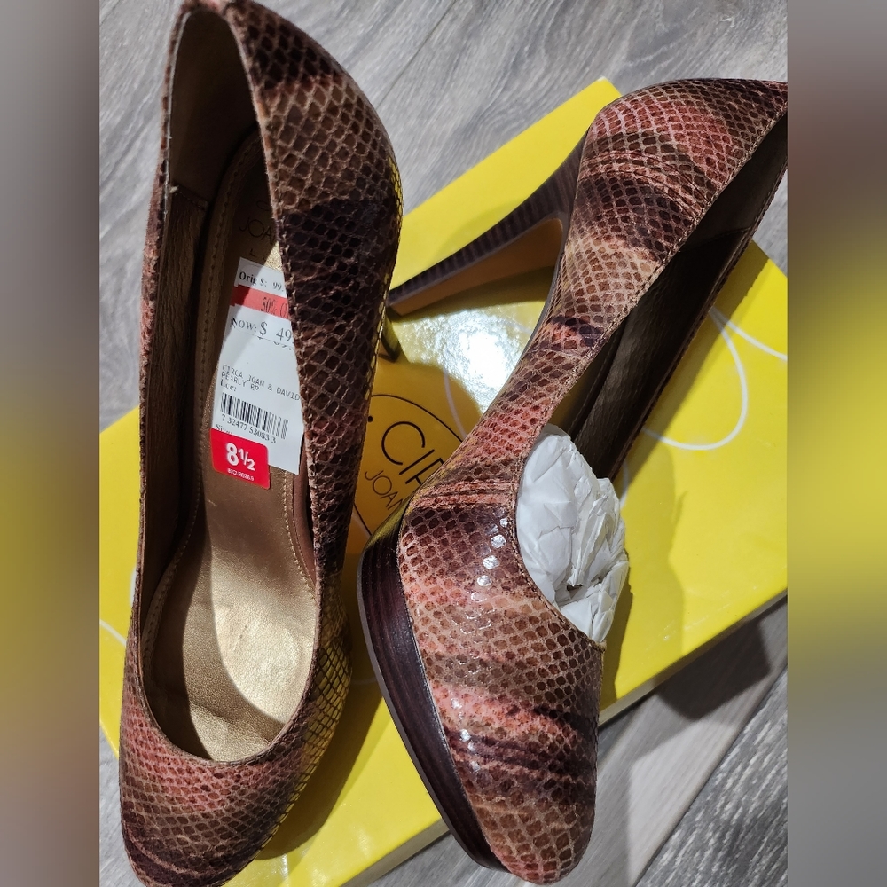512. Circa Joan & David CJPearly platform heels